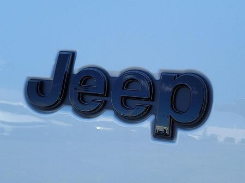 Bright White Clearcoat 2026 Jeep Grand Cherokee Limited