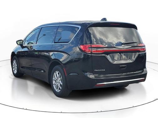 Diamond Black Crystal Pearlcoat 2026 Chrysler Pacifica L