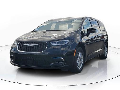 Diamond Black Crystal Pearlcoat 2026 Chrysler Pacifica L