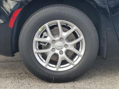 Diamond Black Crystal Pearlcoat 2026 Chrysler Pacifica L