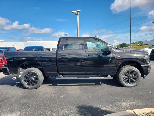 Diamond Black Crystal Pearlcoat 2026 RAM 2500 Big Horn Crew Cab 4x4 6'4' Box