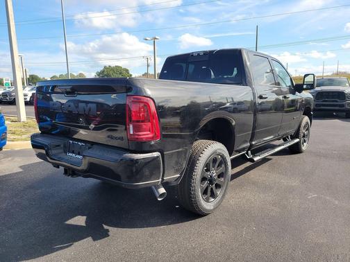 Diamond Black Crystal Pearlcoat 2026 RAM 2500 Big Horn Crew Cab 4x4 6'4' Box