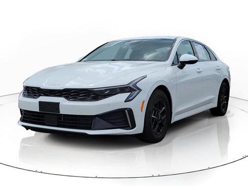 Snow White Pearl 2025 Kia K5 LXS