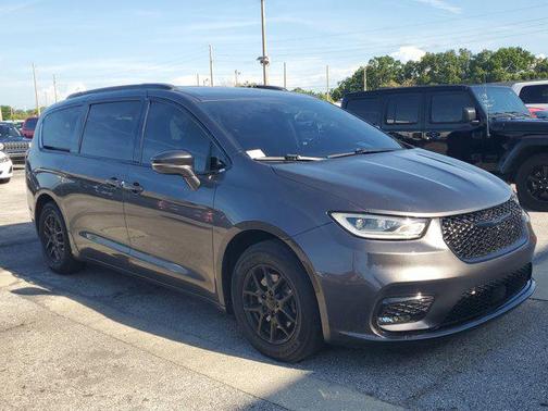 2022 Chrysler Pacifica Touring L
