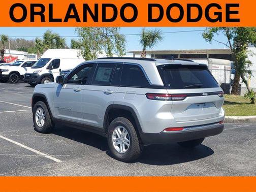 2025 Jeep Grand Cherokee Laredo