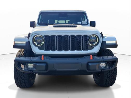 Bright White Clearcoat 2026 Jeep Gladiator Mojave X 4x4