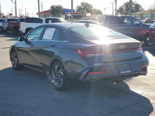 2025 Hyundai ELANTRA SEL