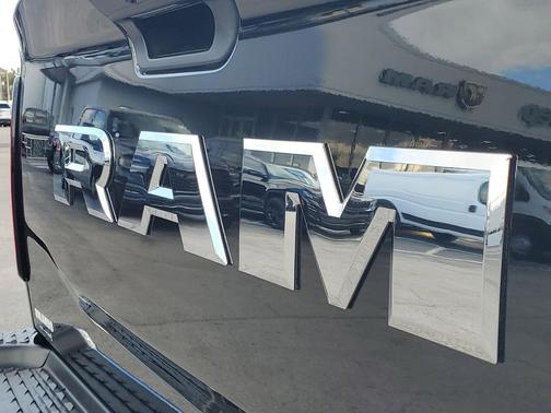 Diamond Black Crystal Pearlcoat 2026 RAM 3500 Tradesman Crew Cab 4x4 8' Box