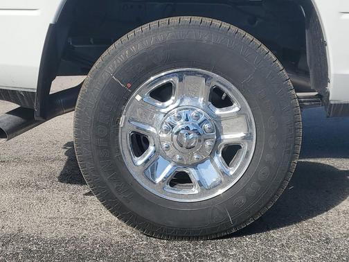 Bright White Clearcoat 2026 RAM 3500 Tradesman Crew Cab 4x4 6'4' Box