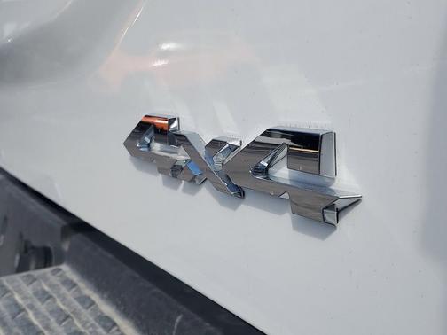 Bright White Clearcoat 2026 RAM 3500 Tradesman Crew Cab 4x4 6'4' Box