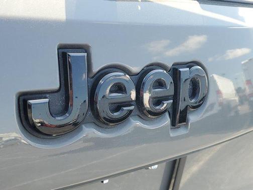 2022 Jeep Grand Cherokee Laredo