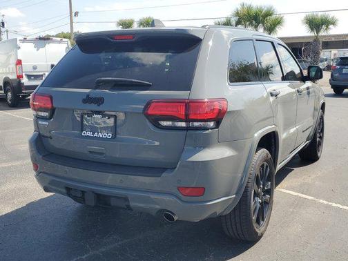 2022 Jeep Grand Cherokee Laredo