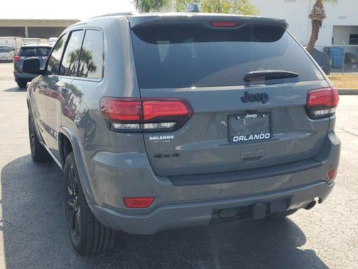 2022 Jeep Grand Cherokee Laredo