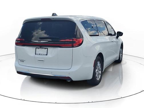 Bright White Clearcoat 2026 Chrysler Pacifica L