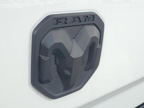 2024 RAM 2500 Tradesman Crew Cab 4x4 8' Box