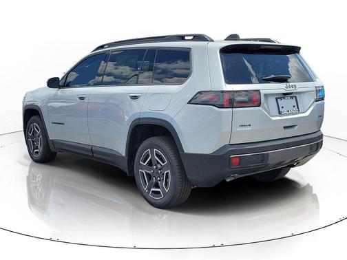 Silver Zynith Clearcoat 2026 Jeep Cherokee Laredo