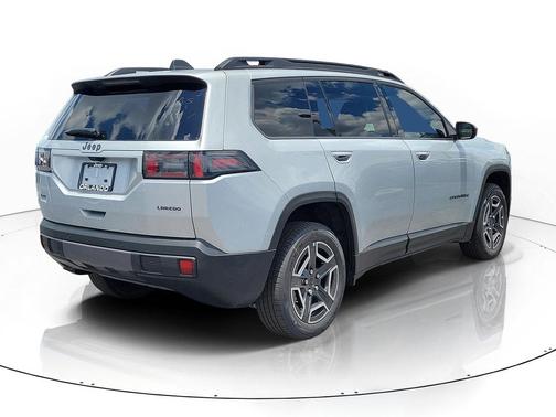 Silver Zynith Clearcoat 2026 Jeep Cherokee Laredo