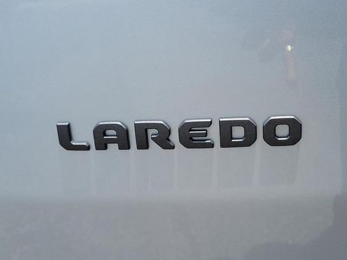 Silver Zynith Clearcoat 2026 Jeep Cherokee Laredo