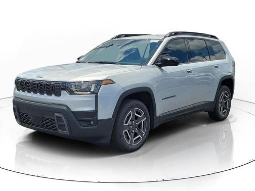 Silver Zynith Clearcoat 2026 Jeep Cherokee Laredo