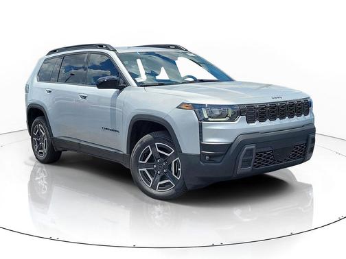 Silver Zynith Clearcoat 2026 Jeep Cherokee Laredo