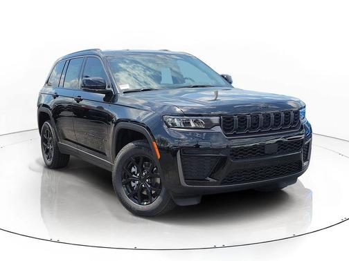 Diamond Black Crystal Pearlcoat 2026 Jeep Grand Cherokee Altitude