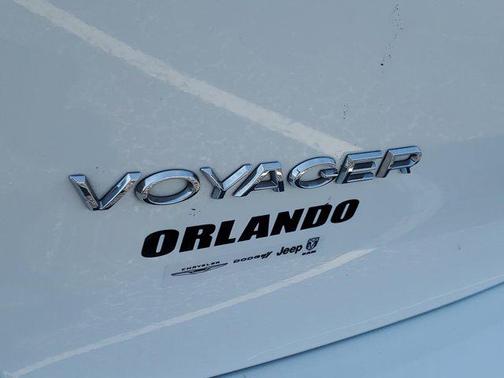 2022 Chrysler Voyager LX