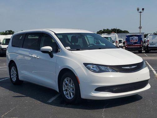 2022 Chrysler Voyager LX