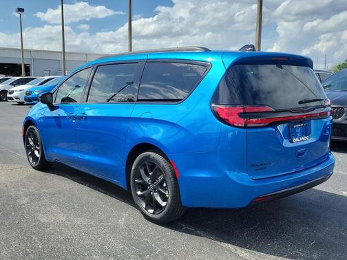 2026 Chrysler Pacifica L