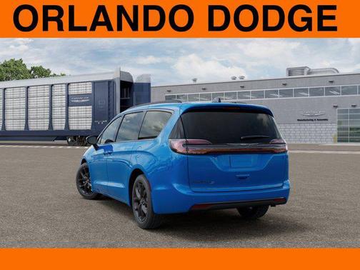 Hydro Blue Pearlcoat 2026 Chrysler Pacifica L