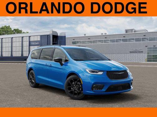 Hydro Blue Pearlcoat 2026 Chrysler Pacifica L