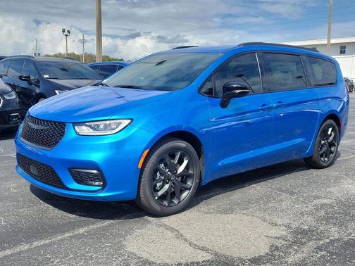 2026 Chrysler Pacifica L