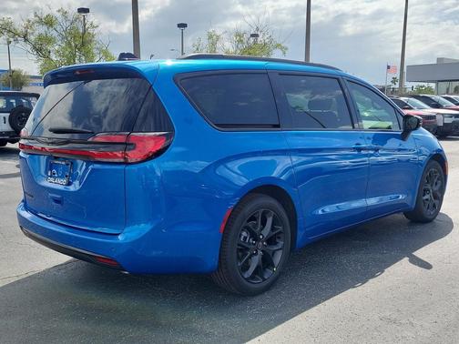 2026 Chrysler Pacifica L