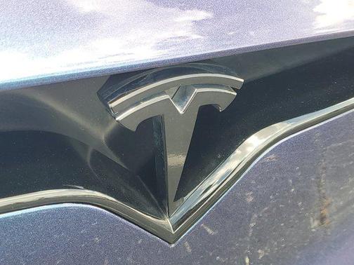 2022 Tesla Model X Plaid Tri Motor All-Wheel Drive