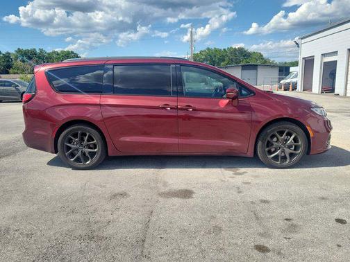 Velvet Red Pearlcoat 2021 Chrysler Pacifica Touring L