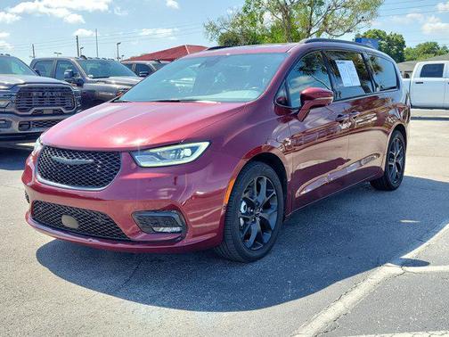 Velvet Red Pearlcoat 2021 Chrysler Pacifica Touring L