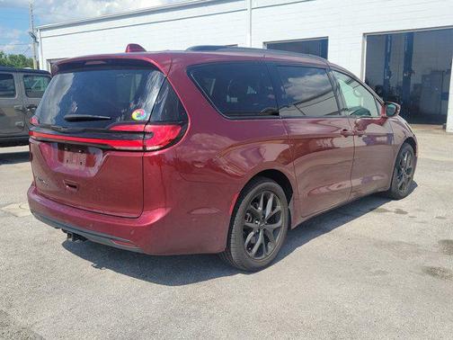 Velvet Red Pearlcoat 2021 Chrysler Pacifica Touring L
