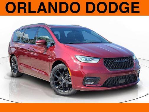 Velvet Red Pearlcoat 2021 Chrysler Pacifica Touring L