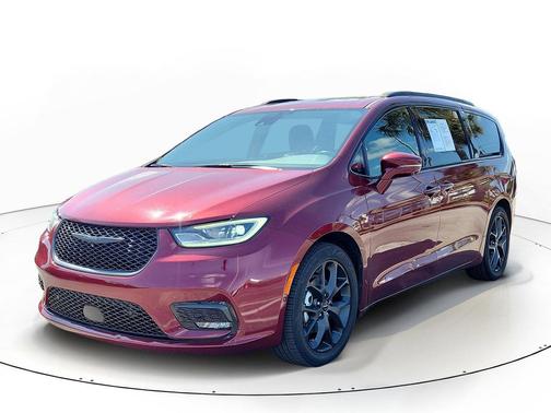 Velvet Red Pearlcoat 2021 Chrysler Pacifica Touring L