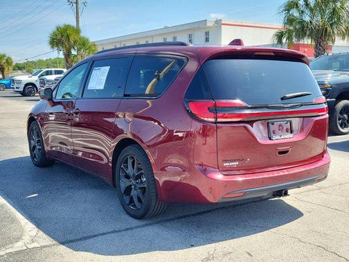 Velvet Red Pearlcoat 2021 Chrysler Pacifica Touring L