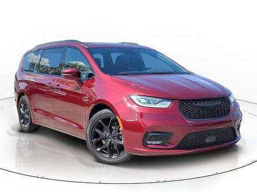 Velvet Red Pearlcoat 2021 Chrysler Pacifica Touring L