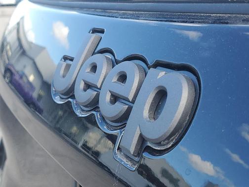 Diamond Black Crystal Pearlcoat 2026 Jeep Compass Latitude