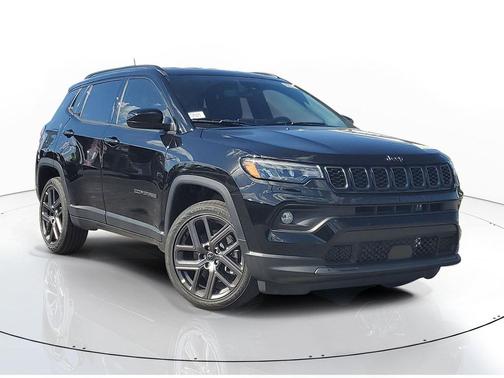 Diamond Black Crystal Pearlcoat 2026 Jeep Compass Latitude