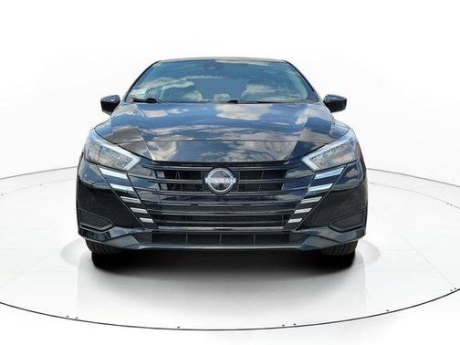 Super Black 2025 Nissan Versa 1.6 SV