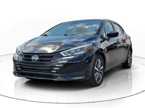 Super Black 2025 Nissan Versa 1.6 SV