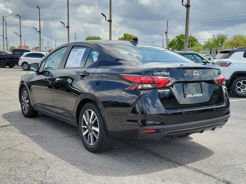Super Black 2025 Nissan Versa 1.6 SV