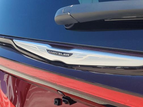 Red Hot Pearlcoat 2026 Chrysler Pacifica L