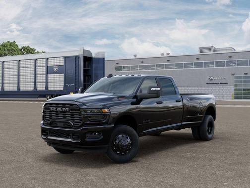 Diamond Black Crystal Pearlcoat 2026 RAM 3500 Big Horn Crew Cab 4x4 8' Box