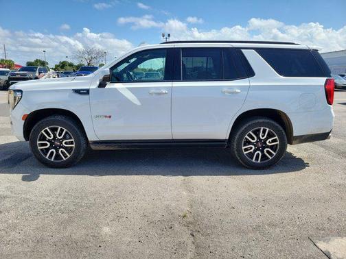 2022 GMC Yukon 4WD AT4