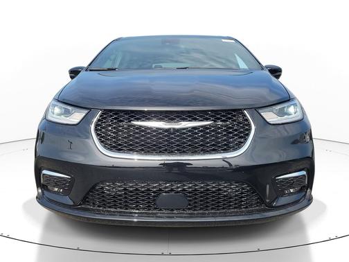 Diamond Black Crystal Pearlcoat 2026 Chrysler Pacifica L