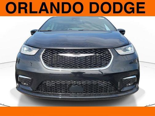 Diamond Black Crystal Pearlcoat 2026 Chrysler Pacifica L
